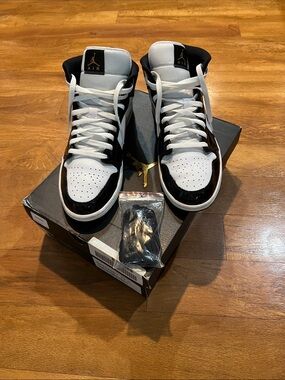 Nike Air Jordan 1 Mid Men's Sneakers - White/Black